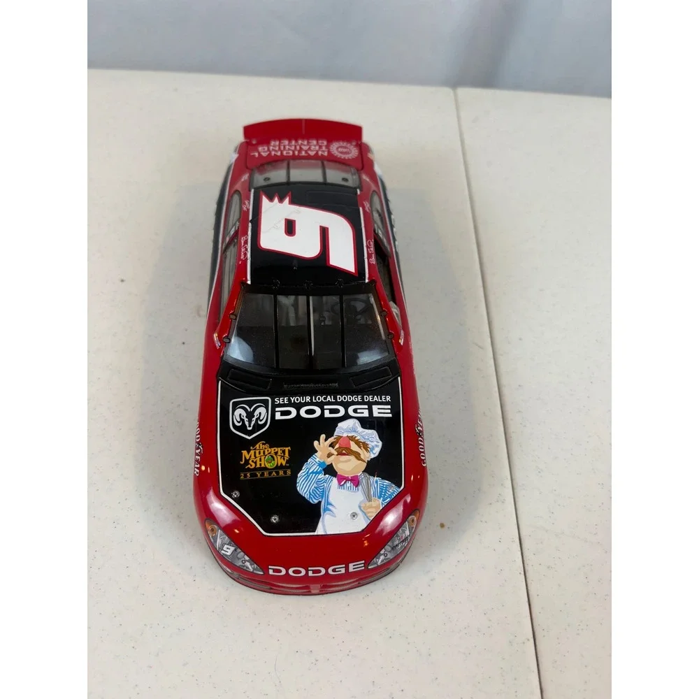 Bill Elliott 9 Dodge Muppets Swedish Chef 1:24 Diecast Action Performance 2002